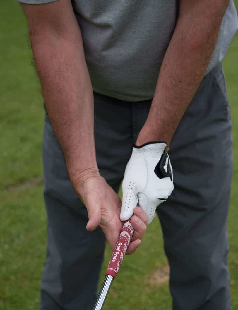 medial epicondylitis exercises - correct grip in golf