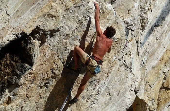 rock-climbing-shoulder-control-dissociation-overhead-reach